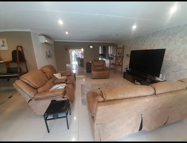 3 BEDROOM HOUSE FOR SALE IN SAFARI GARDENS
